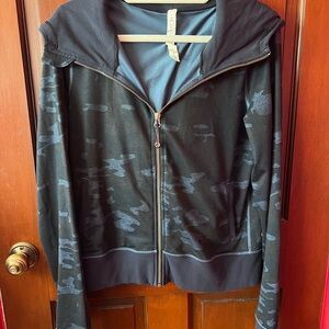 Lululemon Stylish Black and Blue Jacket